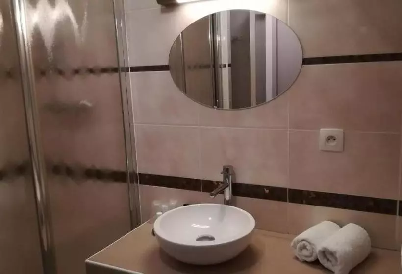 Hotelli Hôtel Restaurant Les Tilleuls