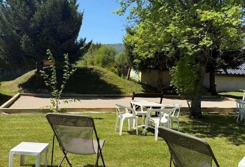 Hotelli Hôtel Restaurant Les Tilleuls