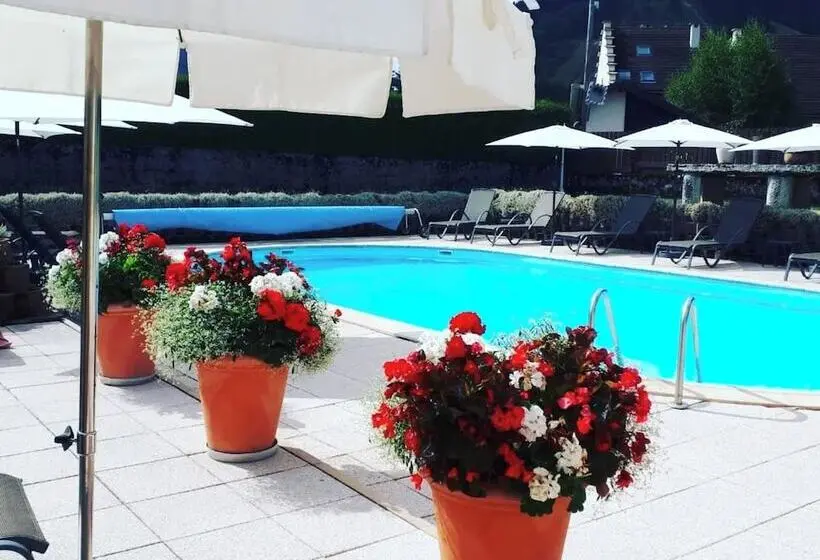 Hotelli Hôtel Restaurant Les Tilleuls