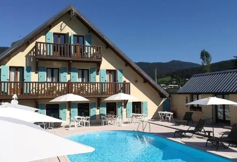 Hotelli Hôtel Restaurant Les Tilleuls