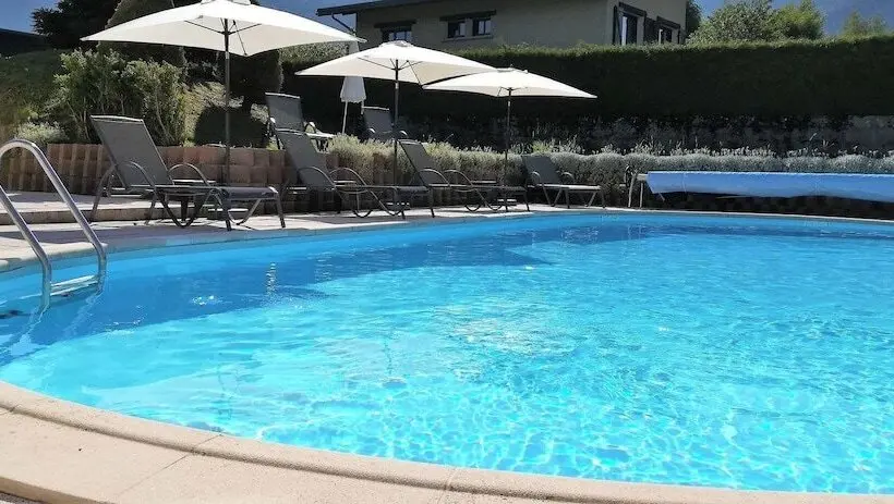 Hotelli Hôtel Restaurant Les Tilleuls