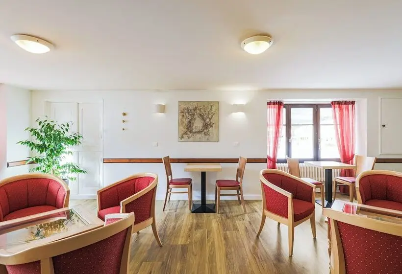 Hotelli Hôtel Restaurant Les Tilleuls
