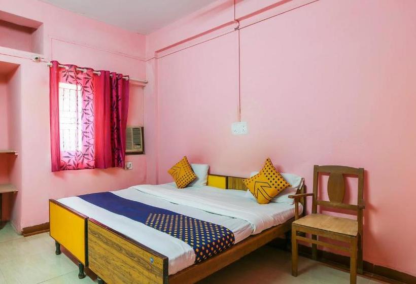 Hotel Spot On 67211 Gokul