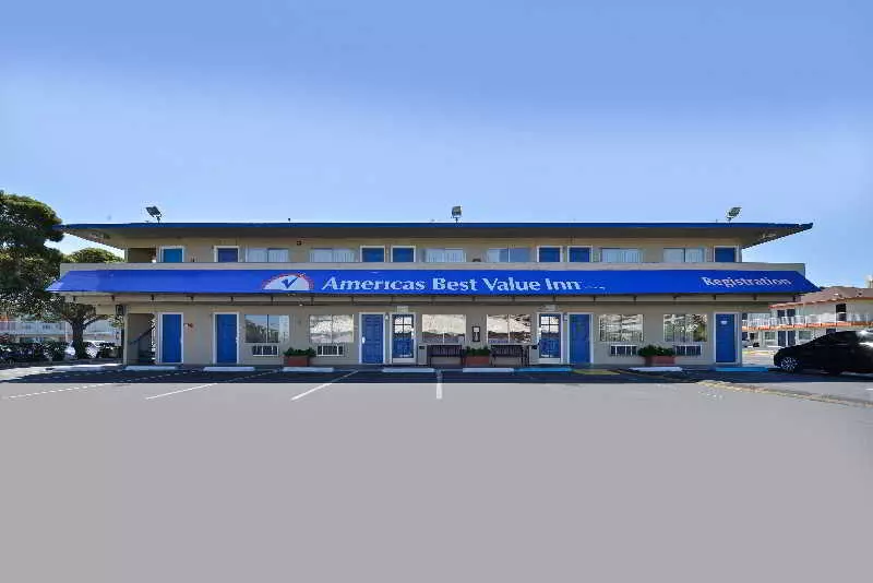 호텔 Americas Best Value Inn