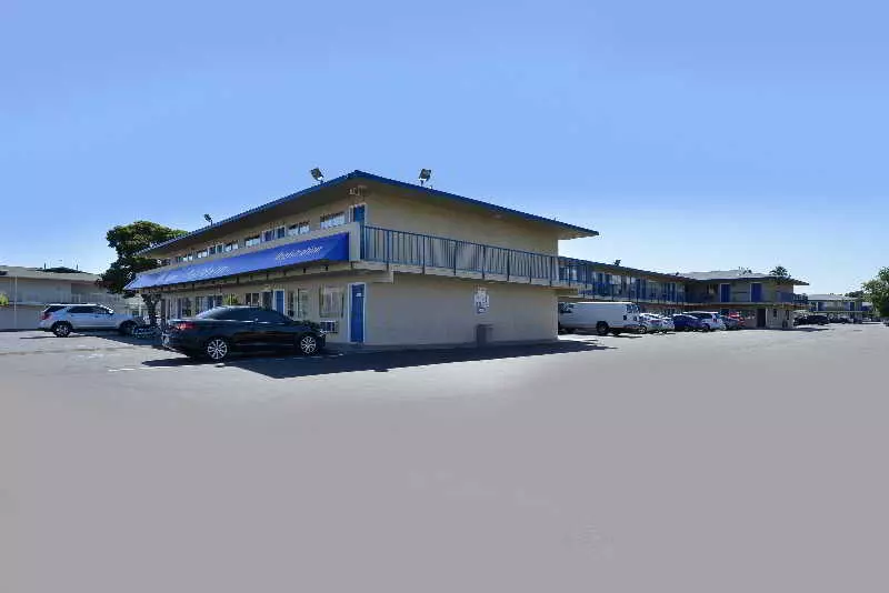 호텔 Americas Best Value Inn