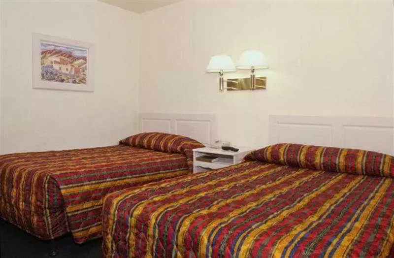 호텔 Americas Best Value Inn