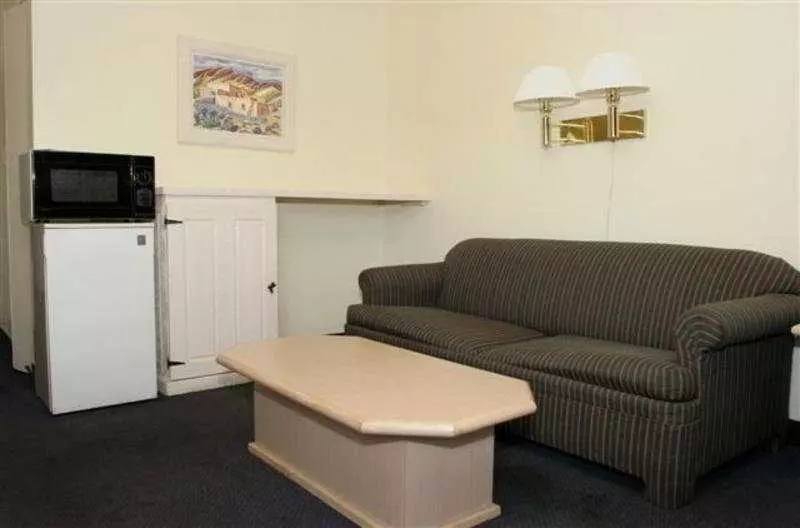 호텔 Americas Best Value Inn