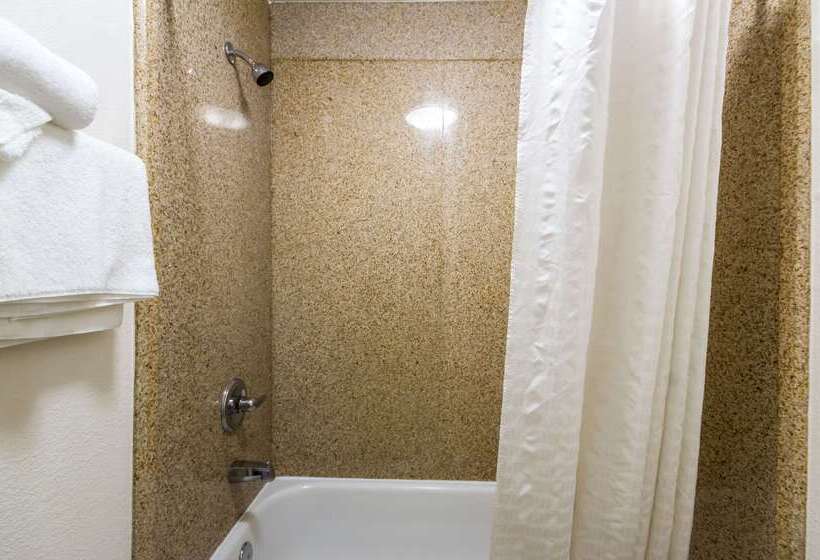 فندق Econo Lodge Little Creek