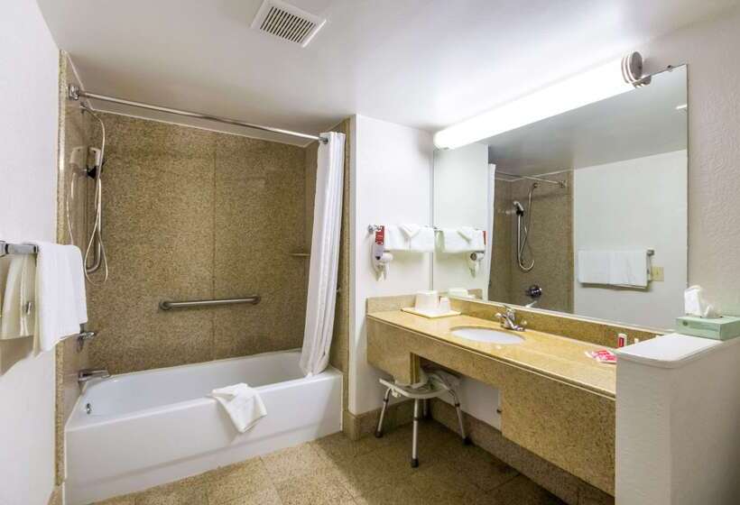 فندق Econo Lodge Little Creek