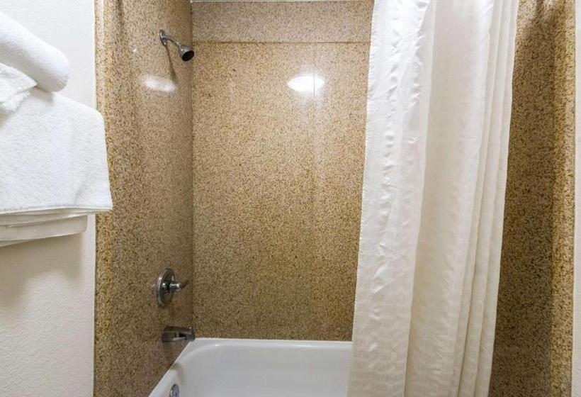 فندق Econo Lodge Little Creek