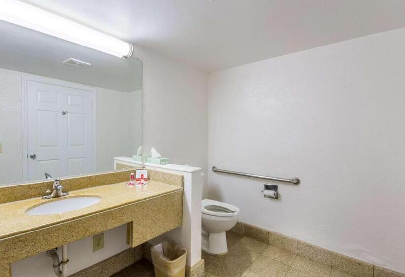 فندق Econo Lodge Little Creek