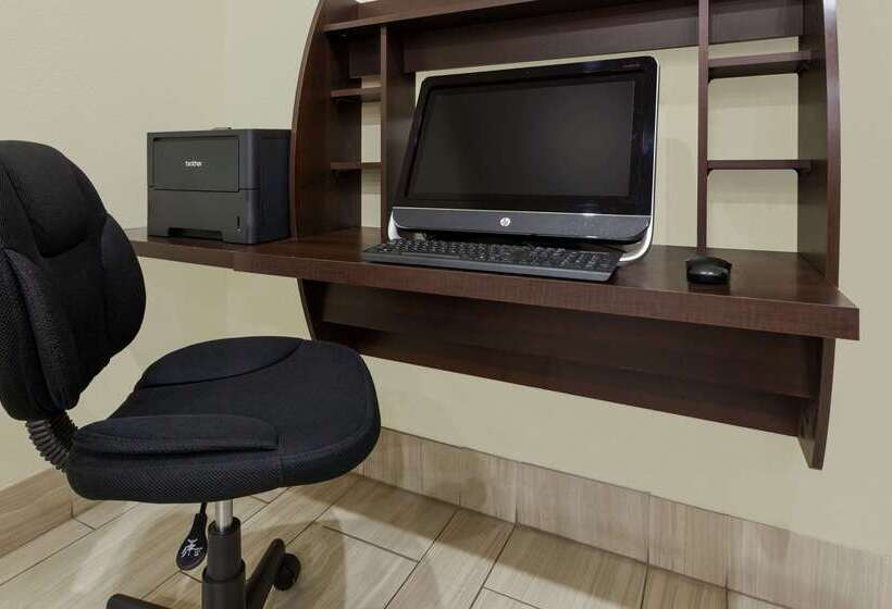 هتل Howard Johnson By Wyndham Arlington Ballpark / Six Flags