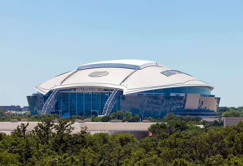 هتل Howard Johnson By Wyndham Arlington Ballpark / Six Flags