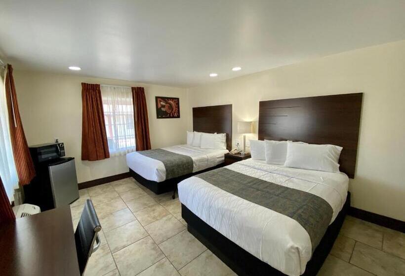 فندق Roswell Inn