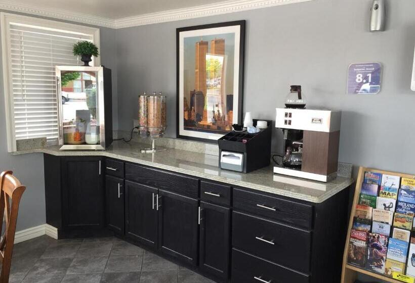 فندق Roswell Inn