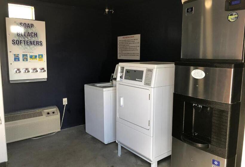 فندق Roswell Inn