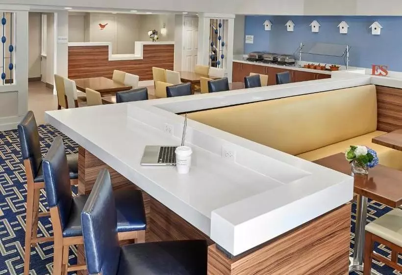 اقامتگاه Sonesta Es Suites Birmingham