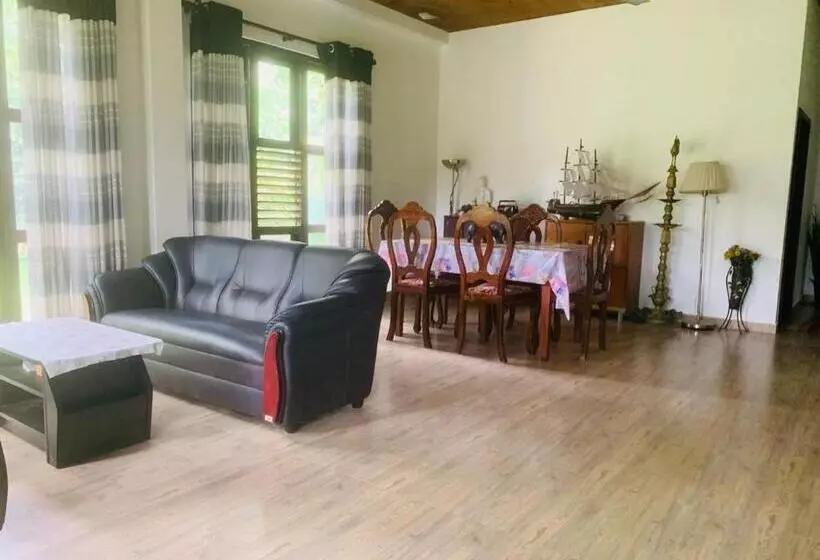 Retkeilymaja Ruwan Villa Ahangama