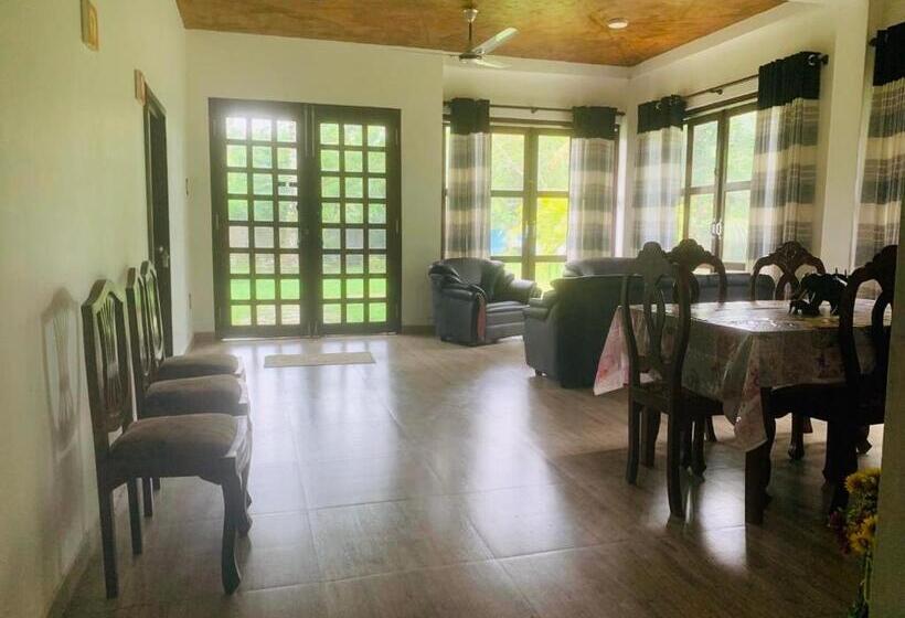 הוסטל Ruwan Villa Ahangama