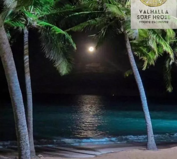 هاستل Valhalla Beach House