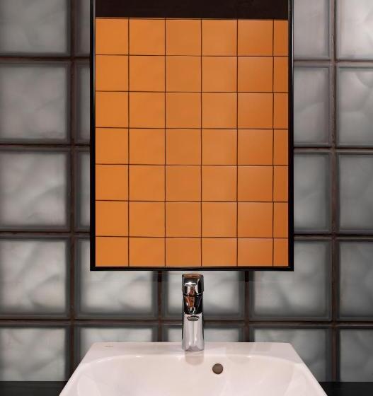 Globe Runner Hotel & Hostel