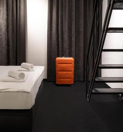 Globe Runner Hotel & Hostel