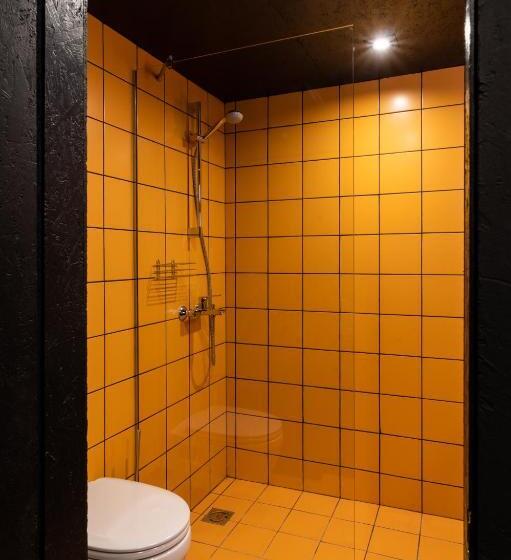 Globe Runner Hotel & Hostel