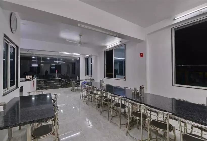 ホテル Capital O 63168 Jn Plaza  & Restaurant