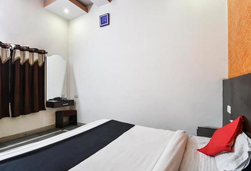 בית מלון כפרי Capital O 66373 Hb Inn