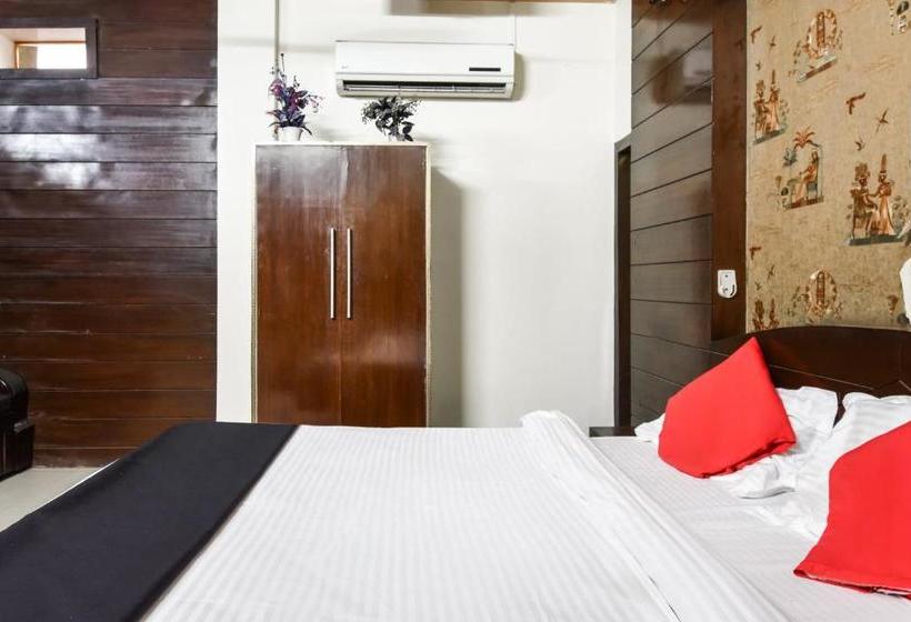 בית מלון כפרי Capital O 66373 Hb Inn