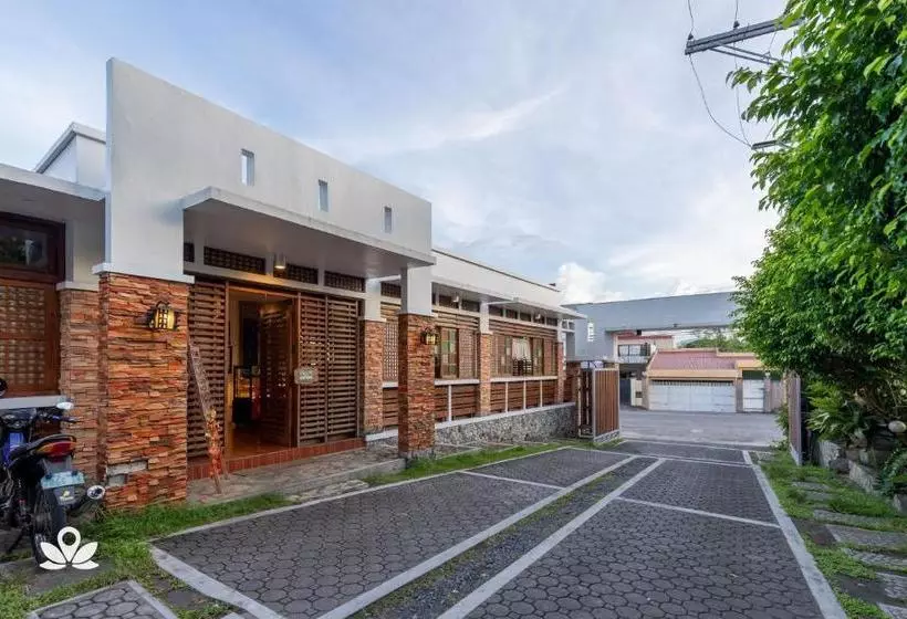 هتل Zen Rooms Casa Lorenzo Legazpi