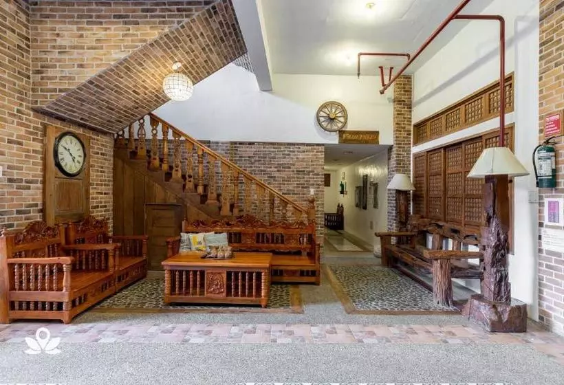 هتل Zen Rooms Casa Lorenzo Legazpi