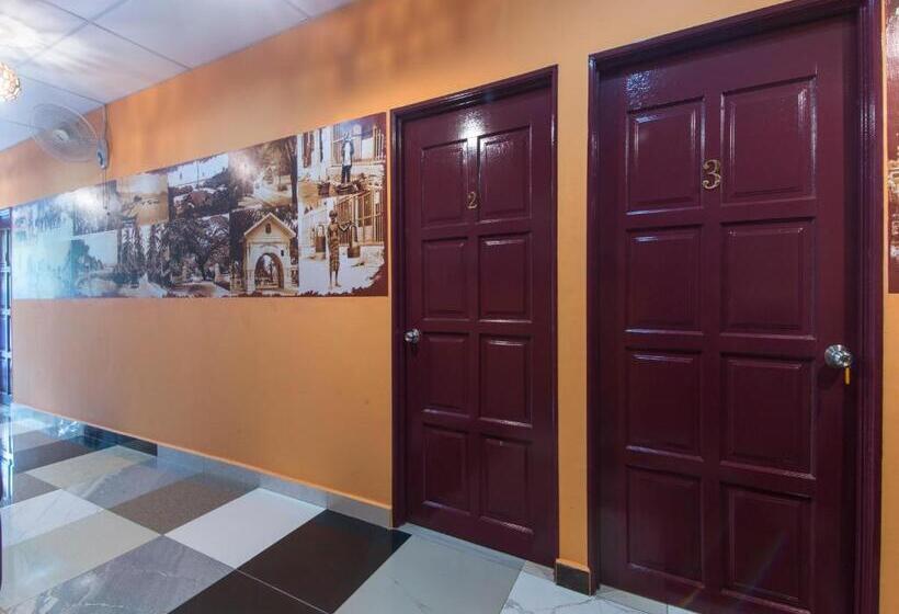 בית מלון כפרי Oyo 873 Bamboo Inn