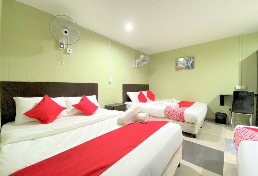 בית מלון כפרי Oyo 873 Bamboo Inn