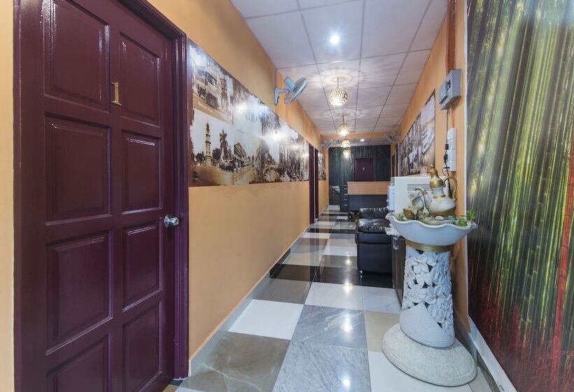 בית מלון כפרי Oyo 873 Bamboo Inn