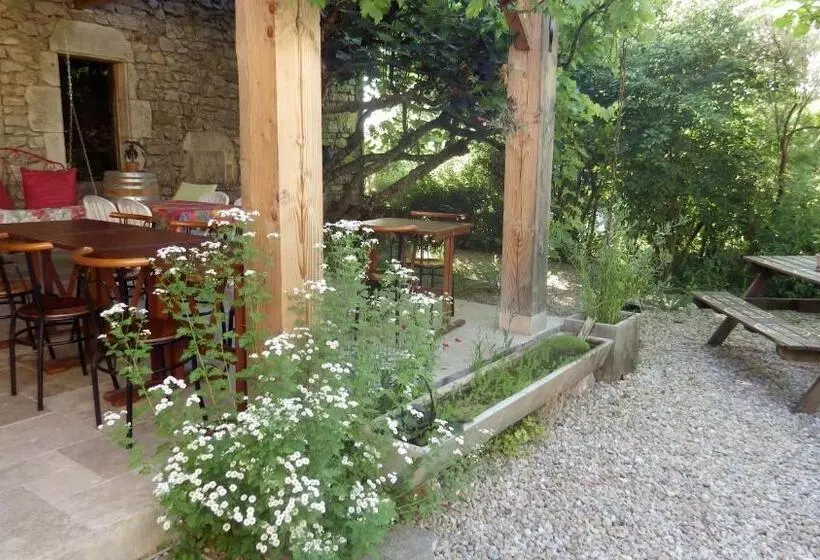 ペンション Paysannerie Des Versanes   Chambres Et Gîte