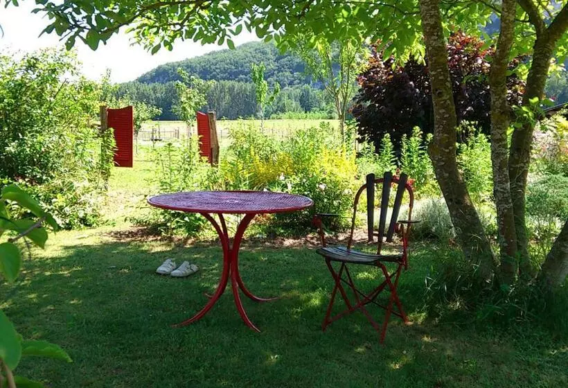 ペンション Paysannerie Des Versanes   Chambres Et Gîte