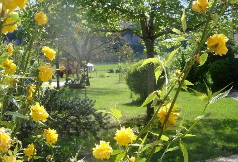 ペンション Paysannerie Des Versanes   Chambres Et Gîte