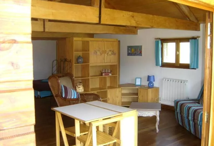 ペンション Paysannerie Des Versanes   Chambres Et Gîte