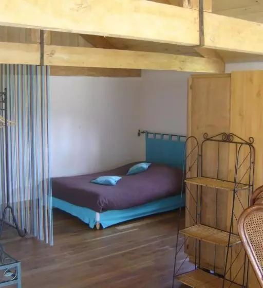 ペンション Paysannerie Des Versanes   Chambres Et Gîte