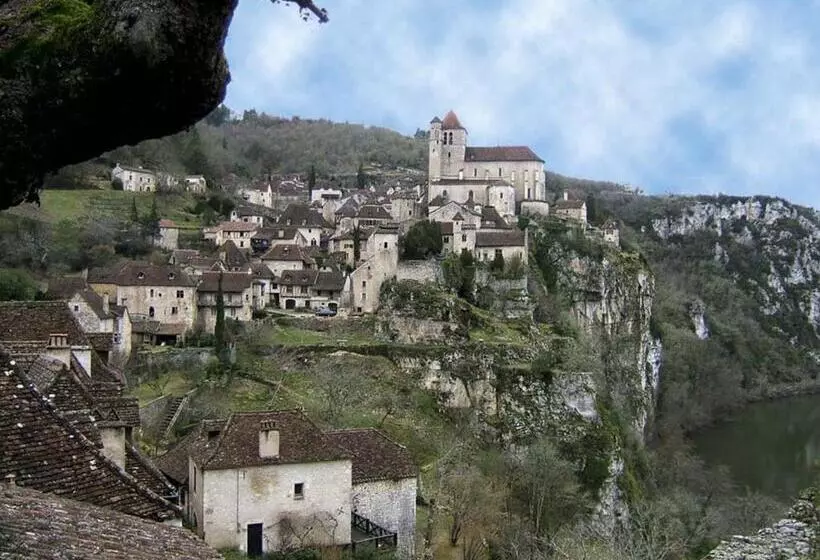 ペンション Paysannerie Des Versanes   Chambres Et Gîte
