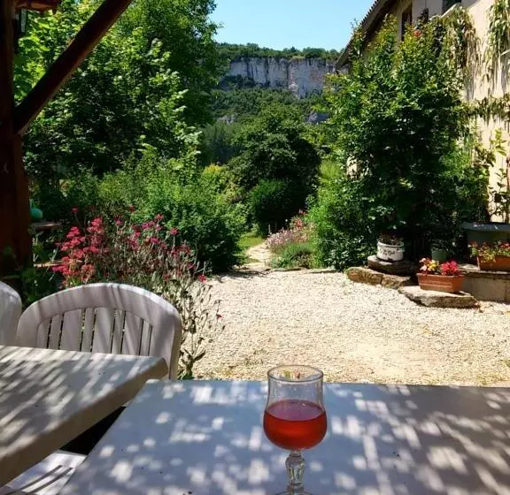 ペンション Paysannerie Des Versanes   Chambres Et Gîte