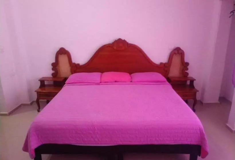 Hotelli Atenas Inn