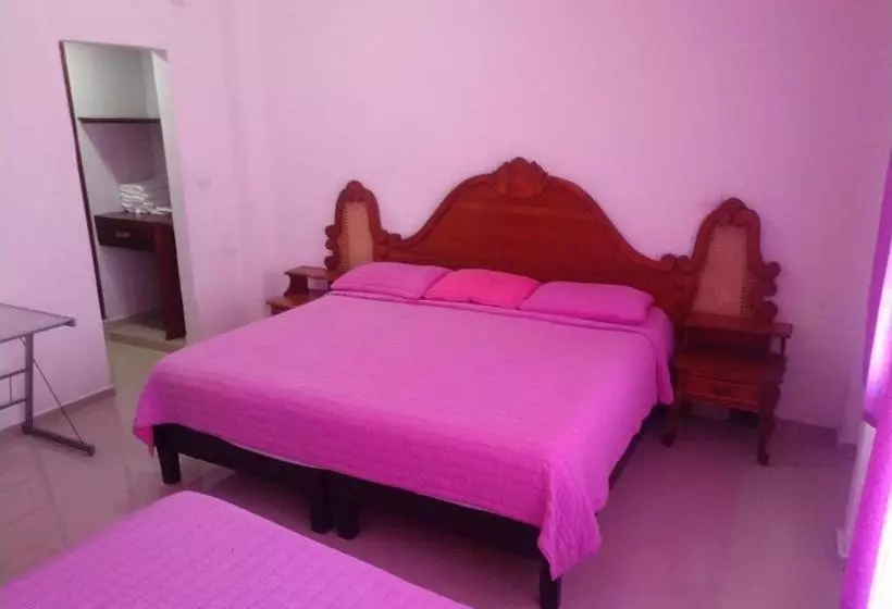 Hotelli Atenas Inn