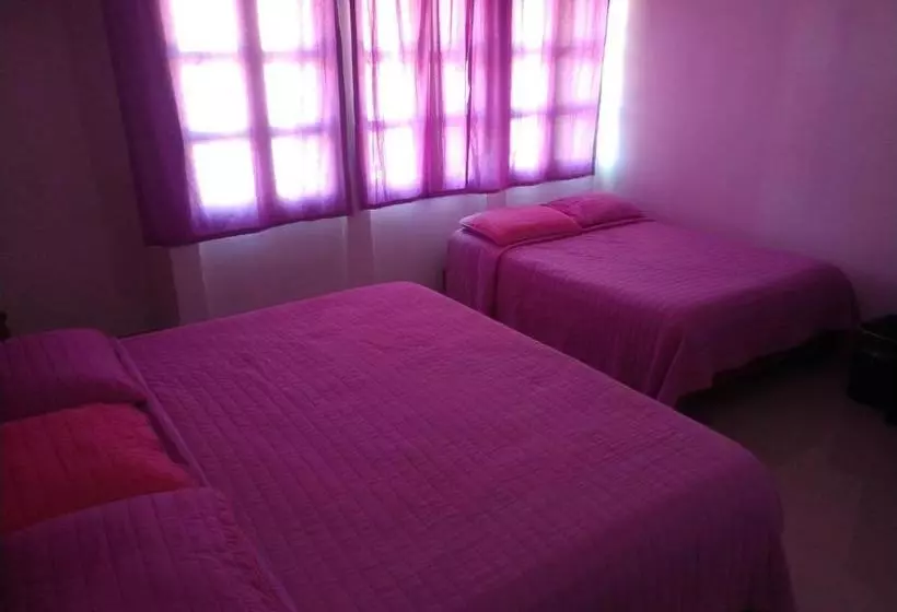 Hotelli Atenas Inn
