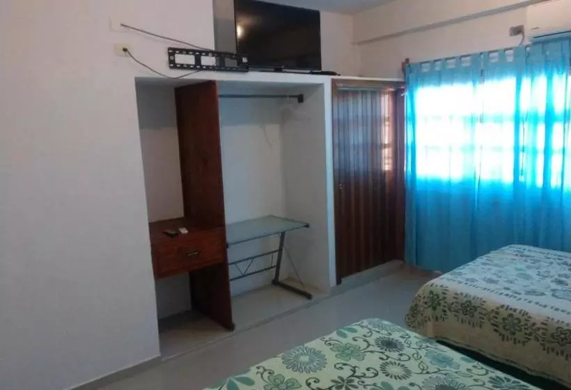 Hotelli Atenas Inn