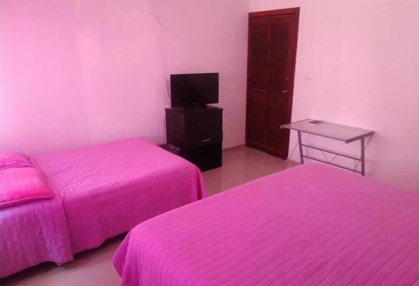 Hotelli Atenas Inn