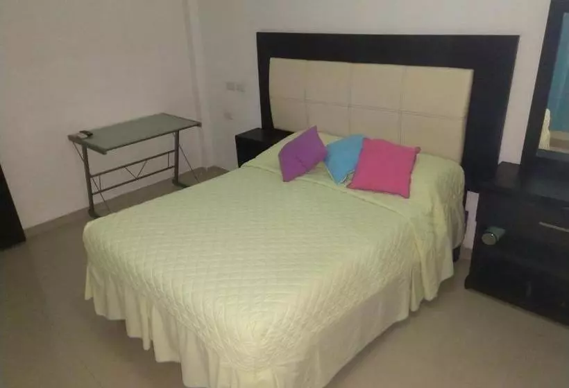 Hotelli Atenas Inn