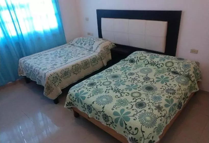 Hotelli Atenas Inn