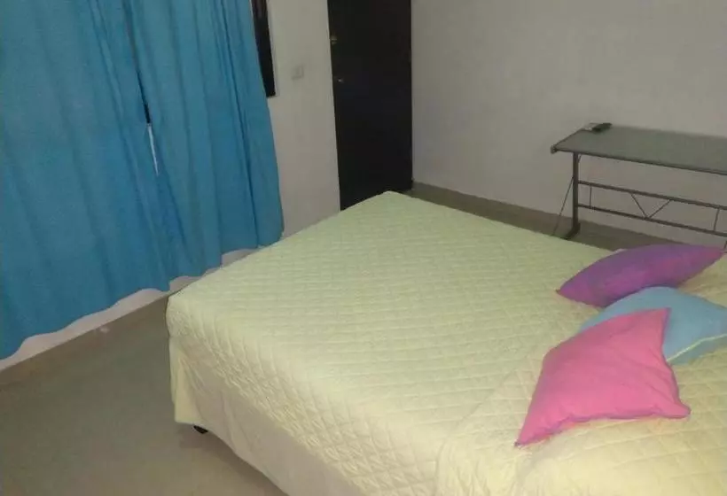 Hotelli Atenas Inn
